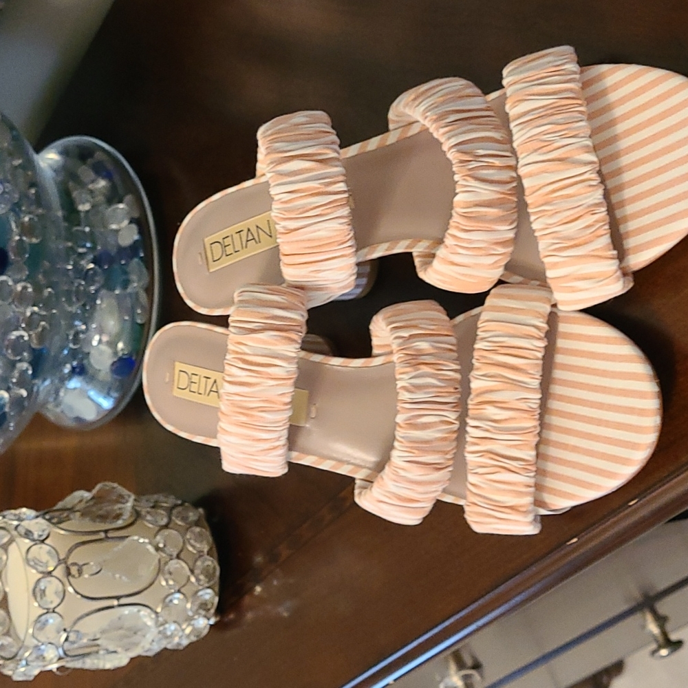 Deltan shoes